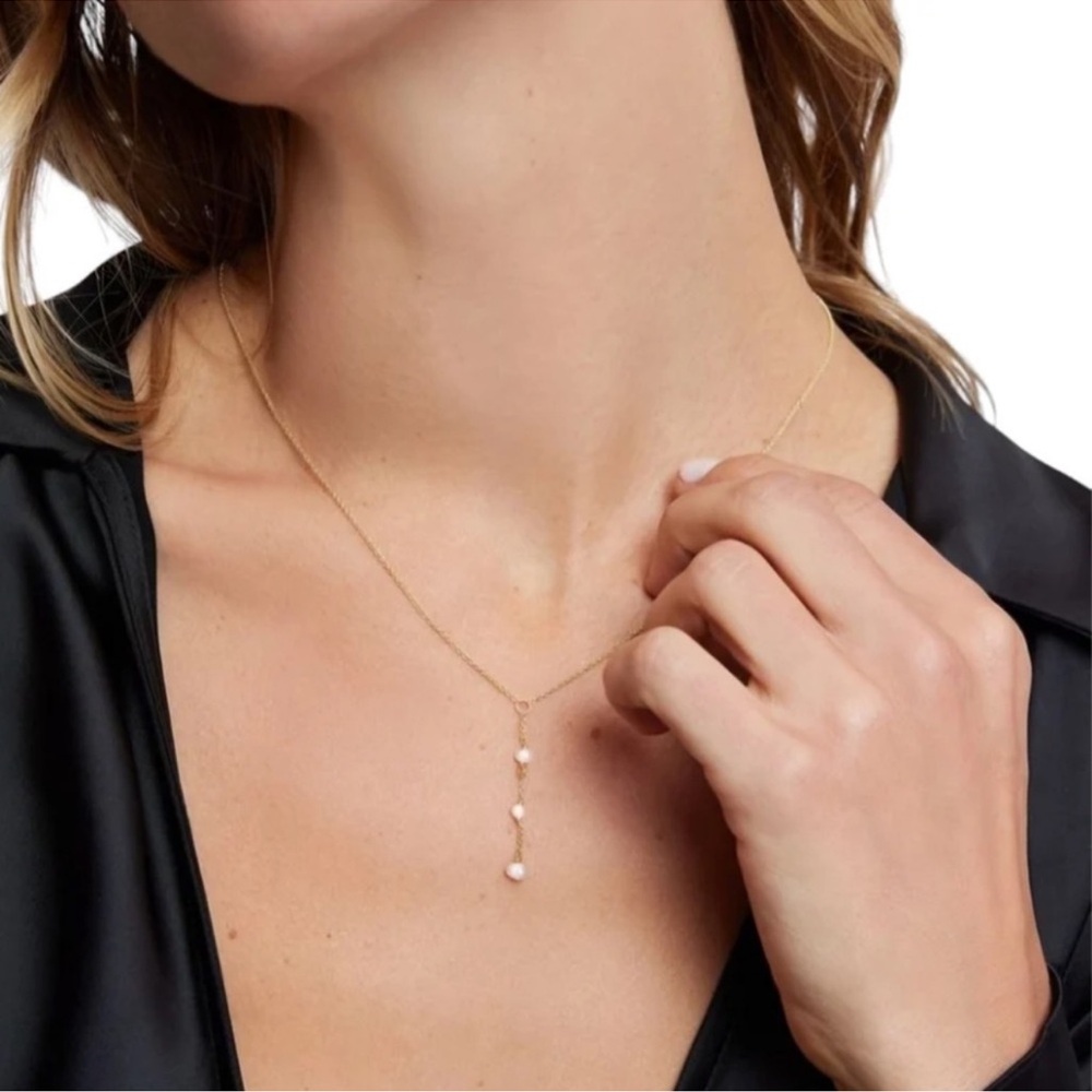 Elegant Gold Necklace with Pearl Accents
